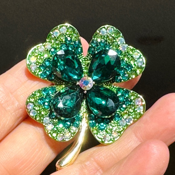 NWT Multi-Green Four Leaf Clover Brooch St. Patrick's Day Rhinestone Brooch - Picture 3 of 4